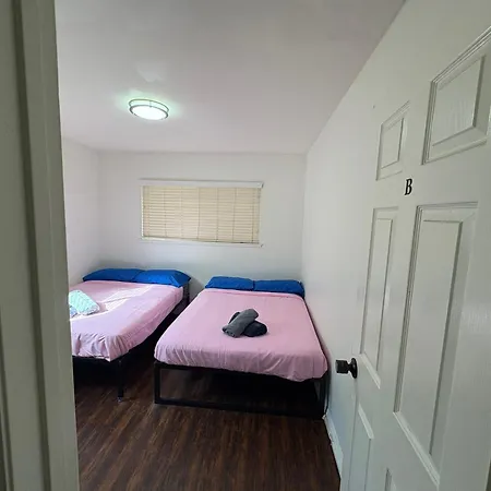 The Disney Hostel - West Fullerton